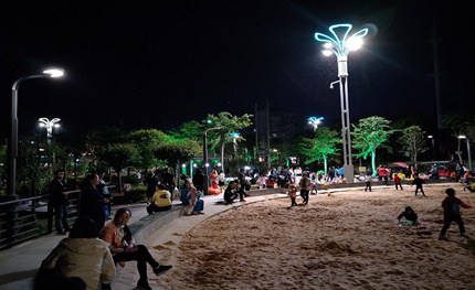 這個(gè)公園的智慧路燈，不只是廣場舞大媽的福音