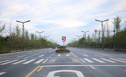 成都第二機場還未起飛，旁邊的貨運大道已先“奮飛”