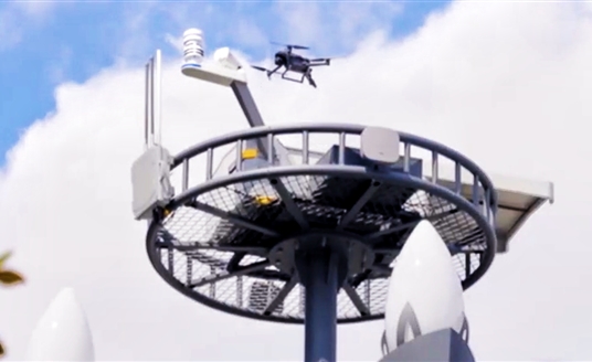 看！綿陽(yáng)科技城新區(qū)的路燈上建了座“機(jī)場(chǎng)”